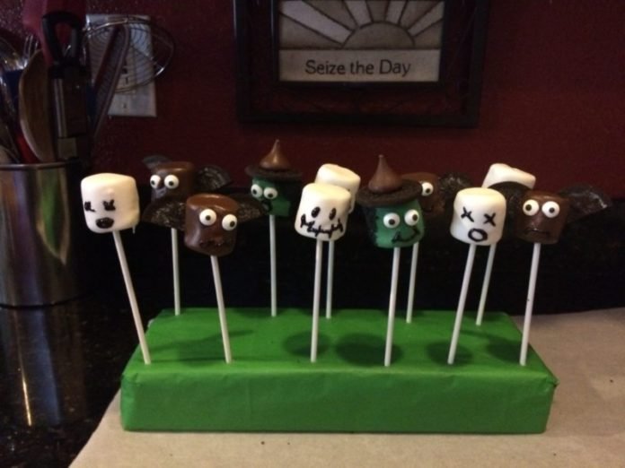 Halloween Marshmallow Pops